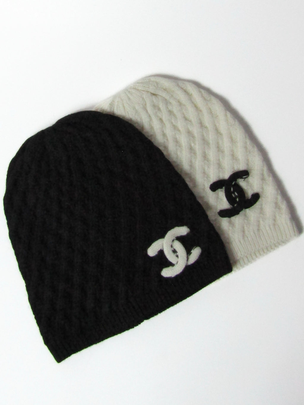 CHANEL CC LOGO BEANIE